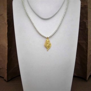 Colar pérolas coração dourado