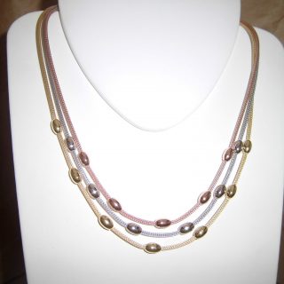 Colar prata tricolor